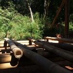 estrutura-piso-casa-de-bambu-sombra